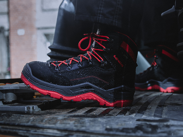 Sicherheitsstiefel von lowa robust schwarz rot - werk5